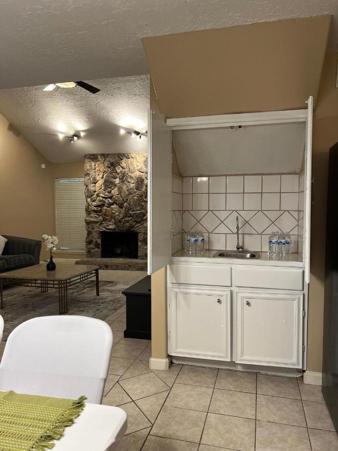 Centrally Located Houston Retreat! Sleeps 8, 10 Min To Downtown, Free Parking Exterior photo
