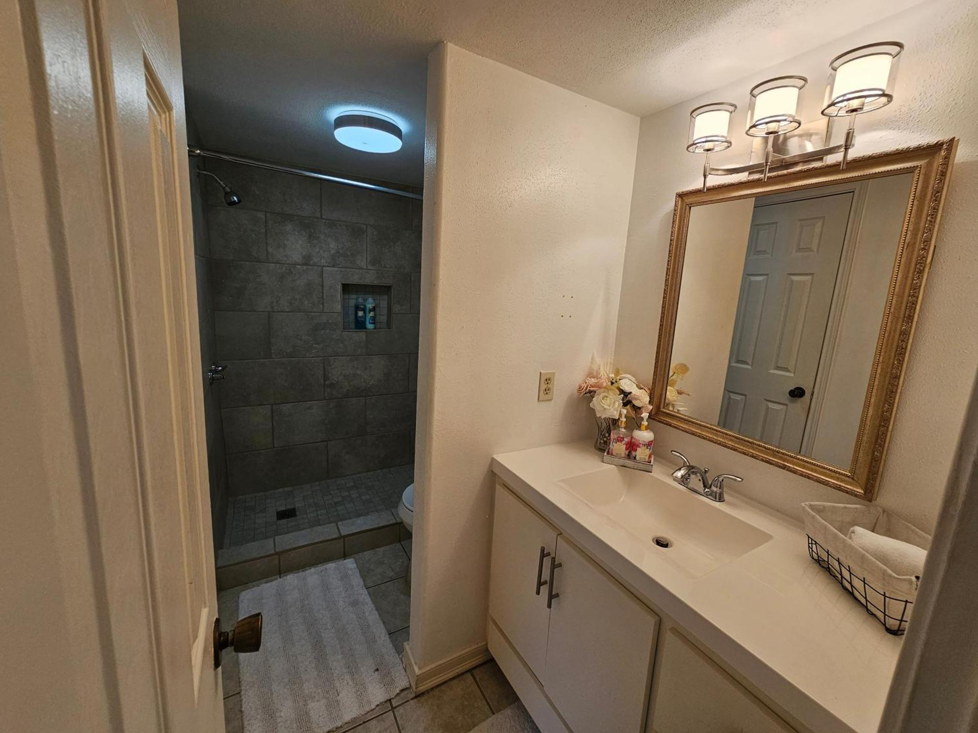 Centrally Located Houston Retreat! Sleeps 8, 10 Min To Downtown, Free Parking Exterior photo